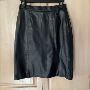 COMINT LADIES Genuine Leather Skirt Size 7/8 Black A-Line